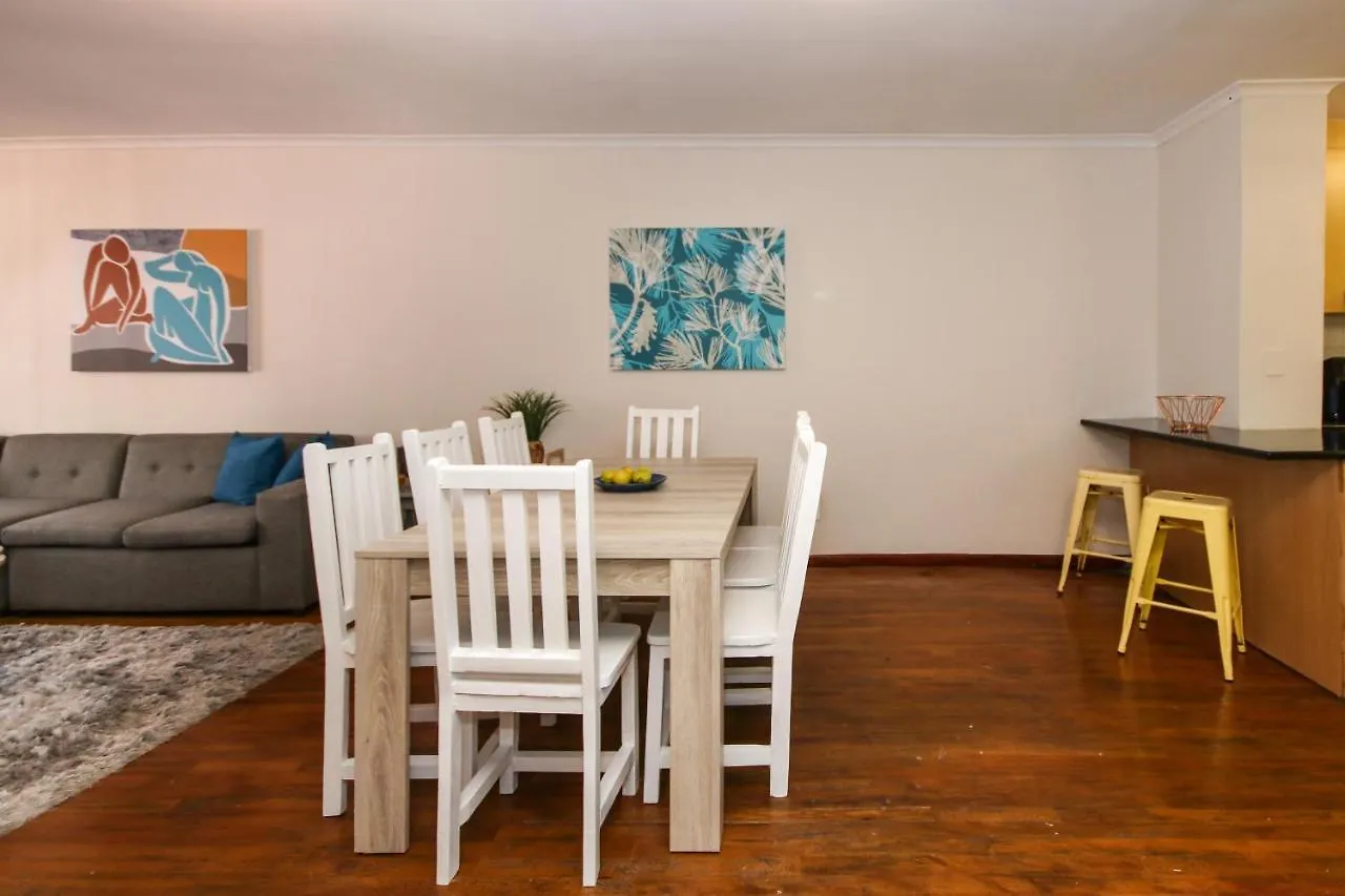Holiday Home In Sea Point, Fresnaye Cape Town