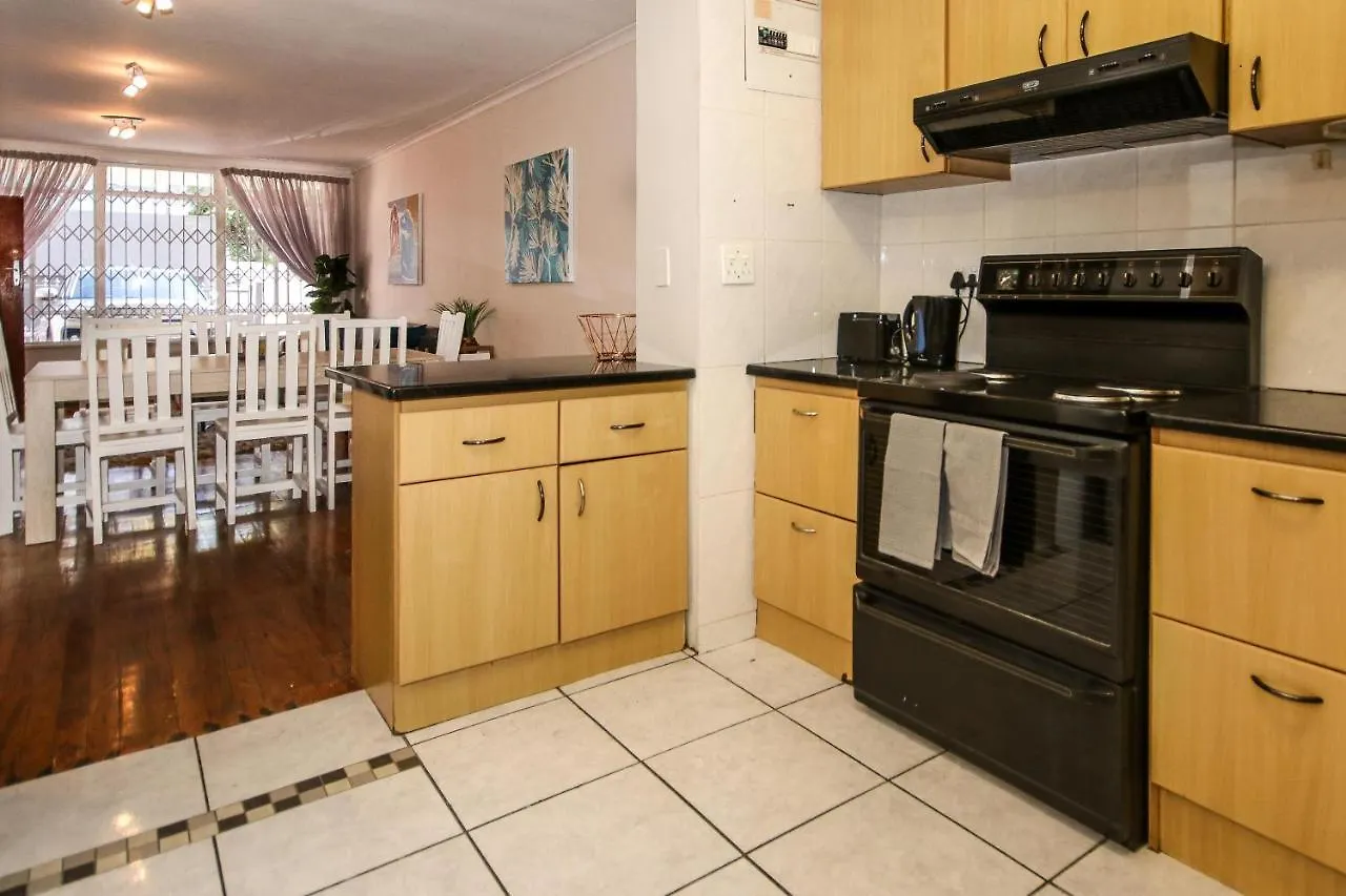Holiday Home In Sea Point, Fresnaye Cape Town